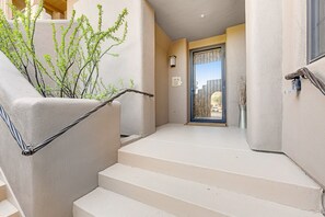 Interior - Lovely, Ground-Floor Townhouse with a Great Location, Patios, WiFi & Shared Pool (Carefree)