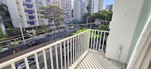 เบสิกอพาร์ทเมนท์ | ระเบียง