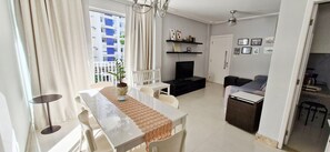 เบสิกอพาร์ทเมนท์ | บริเวณนั่งเล่น