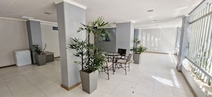 ฝ่ายต้อนรับ