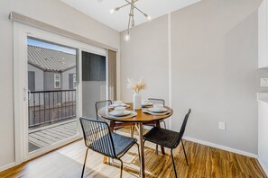 Dining - Charming Condo with Central A/C & Washer/Dryer - Shared Pool & Hot Tub (Phoenix)