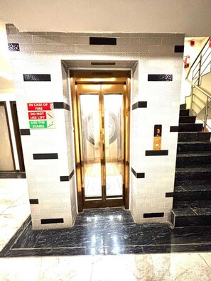 Uklassifisert bilde, 2 av 6, knapp