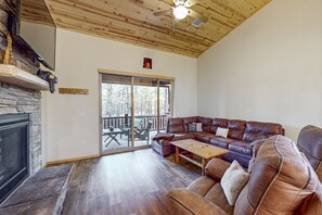 Smart TV - Mountain Views, Cozy Comfort, and Snowbird Bliss – Your Perfect Show Low Getaway (Show Low)