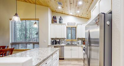 Mountain Views, Cozy Comfort, and Snowbird Bliss – Your Perfect Show Low Getaway