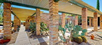Charming condo, conveniently located, with shared pool & w/d