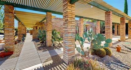 Charming condo, conveniently located, with shared pool & w/d