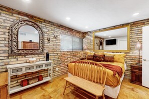 2 bedrooms, iron/ironing board, free WiFi, bed sheets