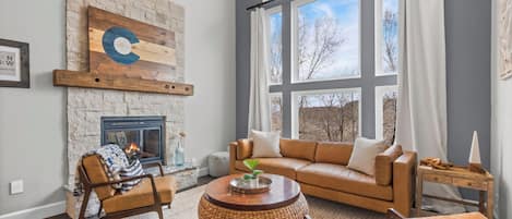 House, Multiple Beds, Patio, Mountain View | Living area