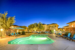 A heated pool - Remodeled getaway with pool & hot tub - near hiking & town (Oro Valley)