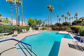 A heated pool - Cookout-ready corner condo with pool, hot tub & tennis - 7-night minimum stay (Palm Springs)