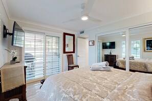 2 bedrooms, iron/ironing board, free WiFi, bed sheets - Cookout-ready corner condo with pool, hot tub & tennis - 7-night minimum stay (Palm Springs)