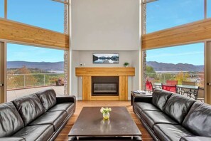 TV - Peaceful Garden Retreat with Family & Resort Amenities (West Kelowna)
