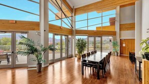 Interior - Peaceful Garden Retreat with Family & Resort Amenities (West Kelowna)