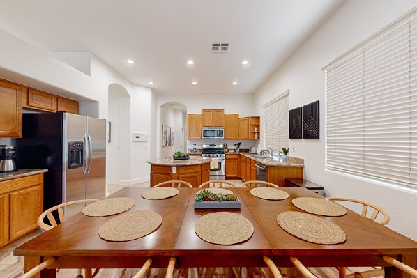 Dining - Sun-soaked home with game tables, office, fireplace, & mtn view (Glendale)