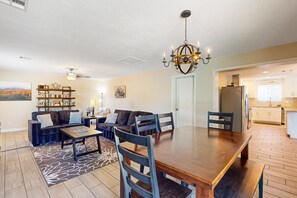 Dining - Luxe getaway with private heated pool, patio, and mountain views - walk to park (Fountain Hills)