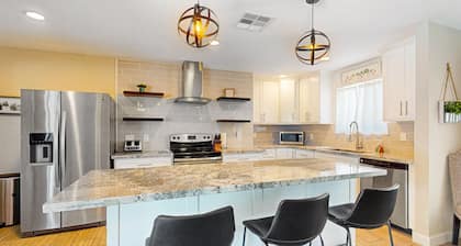 Luxe getaway with private heated pool, patio, and mountain views - walk to park