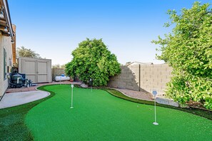 Property grounds - Lovely getaway with private pool, putting green & desk (Gilbert)