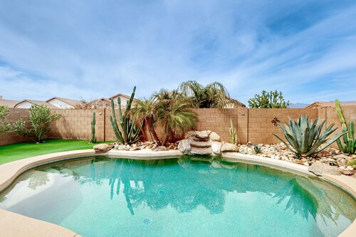 Dog-friendly home with private heated pool, enclosed backyard, patio, grill, W/D