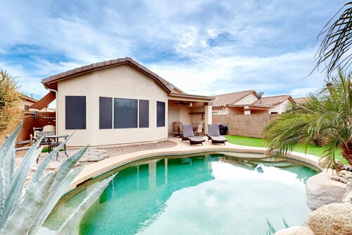 Dog-friendly home with private heated pool, enclosed backyard, patio, grill, W/D