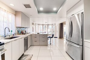 Fridge, microwave, oven, stovetop - Golf course-front home with private pool, pool spa, fireplace, grill, & hammock (Palm Desert)