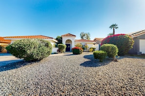 Exterior - Golf course-front home with private pool, pool spa, fireplace, grill, & hammock (Palm Desert)