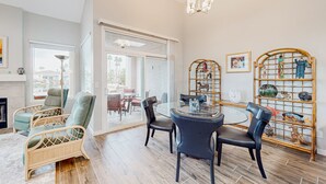 Dining - Lake view desert stay with pool, patio, grill, & smart TVs - snowbird-friendly (Gilbert)