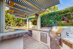 Terrace/patio - Desert Dreams Await — Your 30-Day La Quinta Escape with Poolside Perfection (La Quinta)