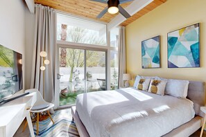 4 bedrooms, iron/ironing board, free WiFi, bed sheets - Dog Friendly Iconic Krisel home w/fantastic pool, spa, firepit & mountain views (Palm Springs)