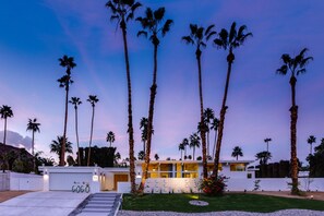 Exterior - Dog Friendly Iconic Krisel home w/fantastic pool, spa, firepit & mountain views (Palm Springs)