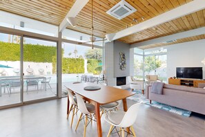 Dining - Dog Friendly Iconic Krisel home w/fantastic pool, spa, firepit & mountain views (Palm Springs)