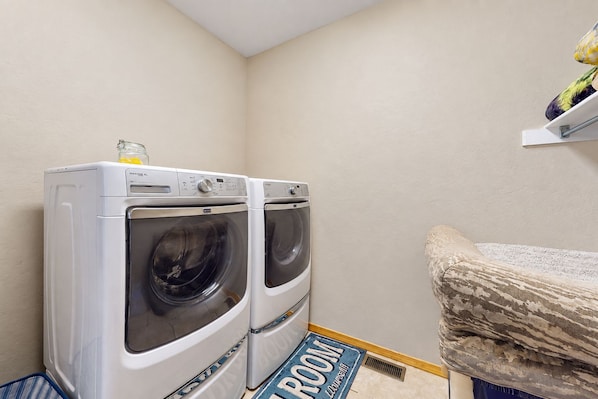 A laundry room with two front-loading washing machines and a blue mat with 'Laundry Room' written on it. - Dog-friendly forested home with wraparound deck, pool table (Pinetop)