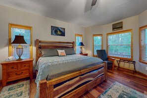 4 bedrooms, desk, iron/ironing board, free WiFi - Dog-friendly forested home with wraparound deck, pool table (Pinetop)