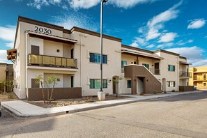Exterior - Your Perfect Tucson Escape – Comfort, Views, and Family-Friendly Fun! (Tucson)