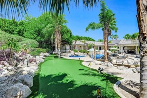 Property grounds - Palm Villa - paradise with private pool, spas, & putting green (Palm Desert)