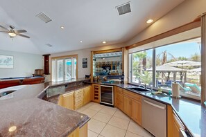 Fridge, microwave, oven, stovetop - Palm Villa - paradise with private pool, spas, & putting green (Palm Desert)