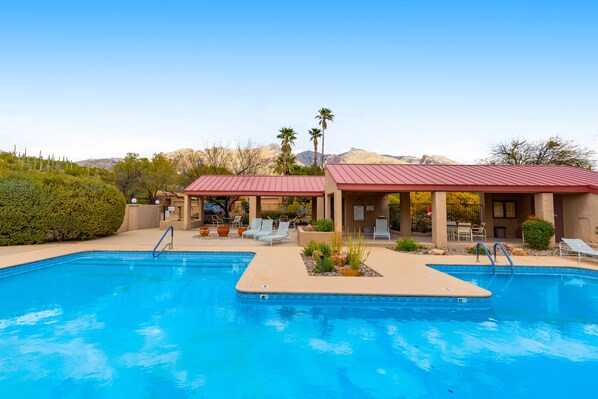Pool - Inviting townhouse with pool, enclosed yard, patio, mountain view & W/D (Tucson)