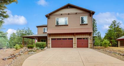 Spacious home w/ game room & large covered patio - access to shared pool/hot tub