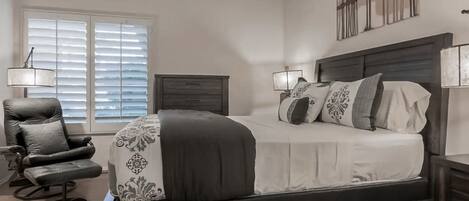 4 bedrooms, desk, iron/ironing board, travel crib