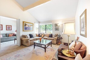 Smart TV, DVD player - Family-friendly condo w/ mountain views, community pools & spa - close to golf (Palm Springs)