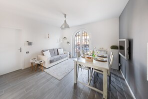 TV - Modern apartment in residence with swimming pool (Sirmione)