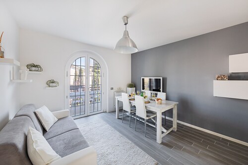 Moderne Wohnung in Wohnanlage mit Schwimmbad