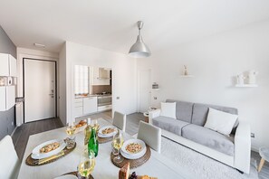 TV - Modern apartment in residence with swimming pool (Sirmione)