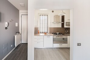 Fridge, microwave, oven, dishwasher - Modern apartment in residence with swimming pool (Sirmione)