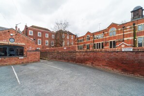 Exterior - Modern 2 En-Suite Bedrooms Worcester, Free Parking (Worcestershire)