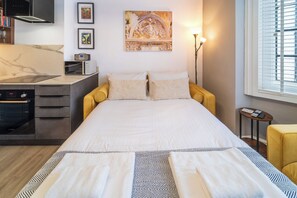 Iron/ironing board, free WiFi, bed sheets - Modern 2 En-Suite Bedrooms Worcester, Free Parking (Worcestershire)