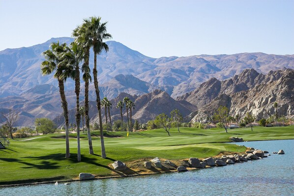 Golf - Resort living golf getaway with country club, near Joshua Tree National Park (Palm Desert)