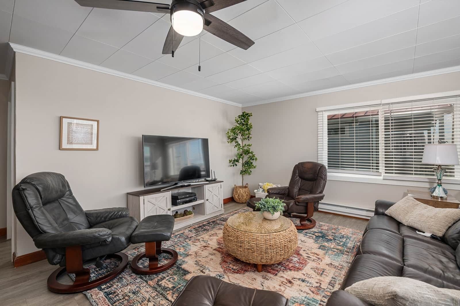 Salty Dog Beach House Close To Beach - Dog Friendly! - Pacific Beach, WA