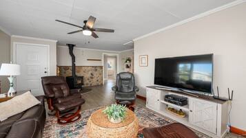 TV, caminetto, lettore DVD