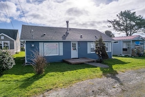 Exterior - Salty Dog Beach House close to beach - Dog Friendly! (Pacific Beach)
