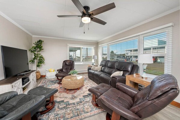 TV, fireplace, DVD player